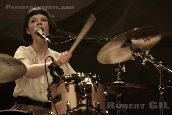 ZOEY VAN GOEY - 2011-04-11 - PARIS - Grand Rex - 